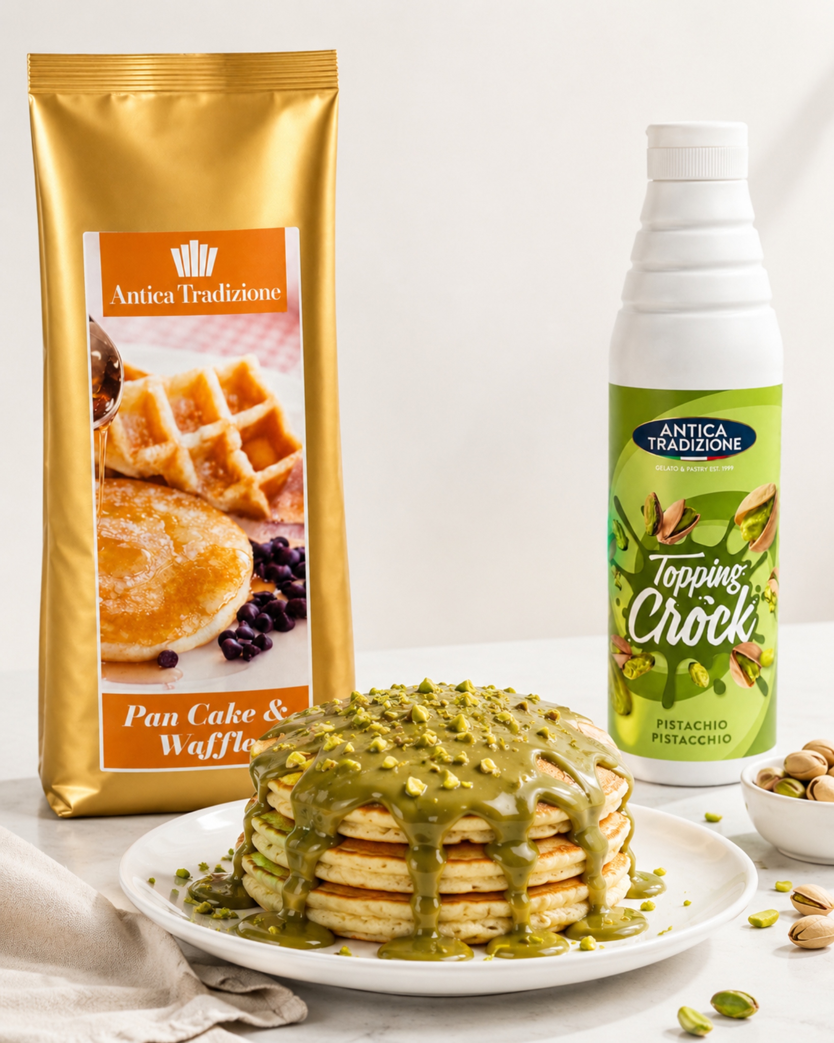 Pancakes con crema de pistacho, bolsa y botella de crema Waffles Lovers